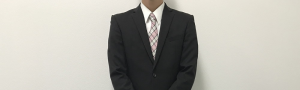 スーツ姿の男性