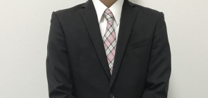 スーツ姿の男性